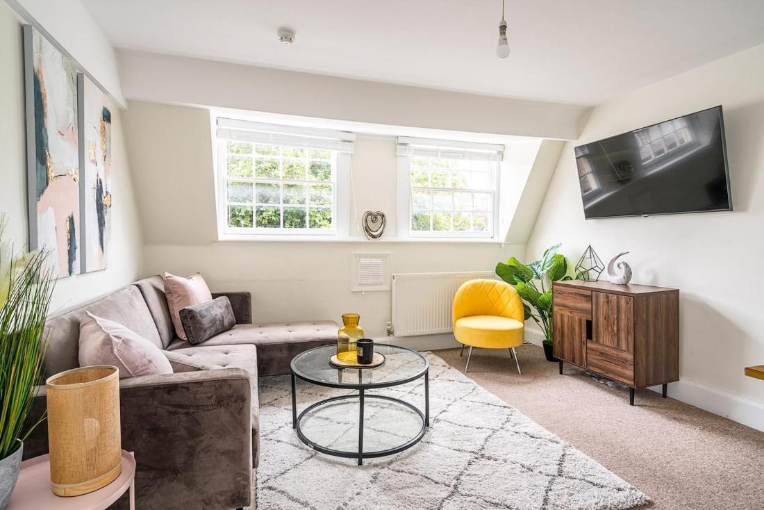 Beautiful Character 3 Bed City Centre Apartment Бат Экстерьер фото