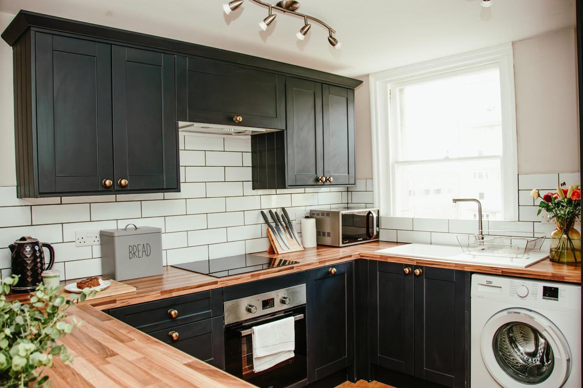Beautiful Character 3 Bed City Centre Apartment Бат Экстерьер фото